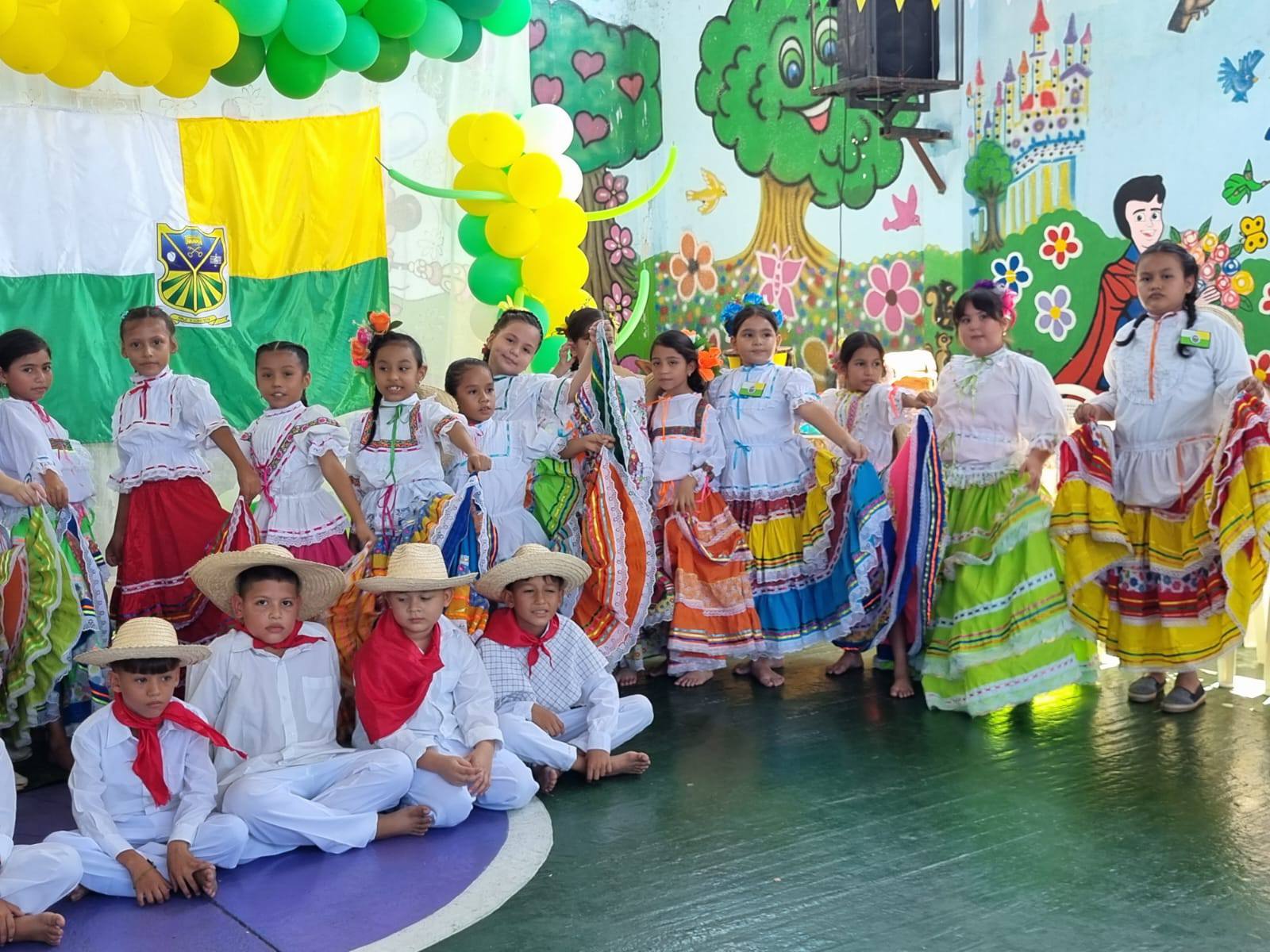 Clase de danza y expresión corporal en el Liceo Pedagógico