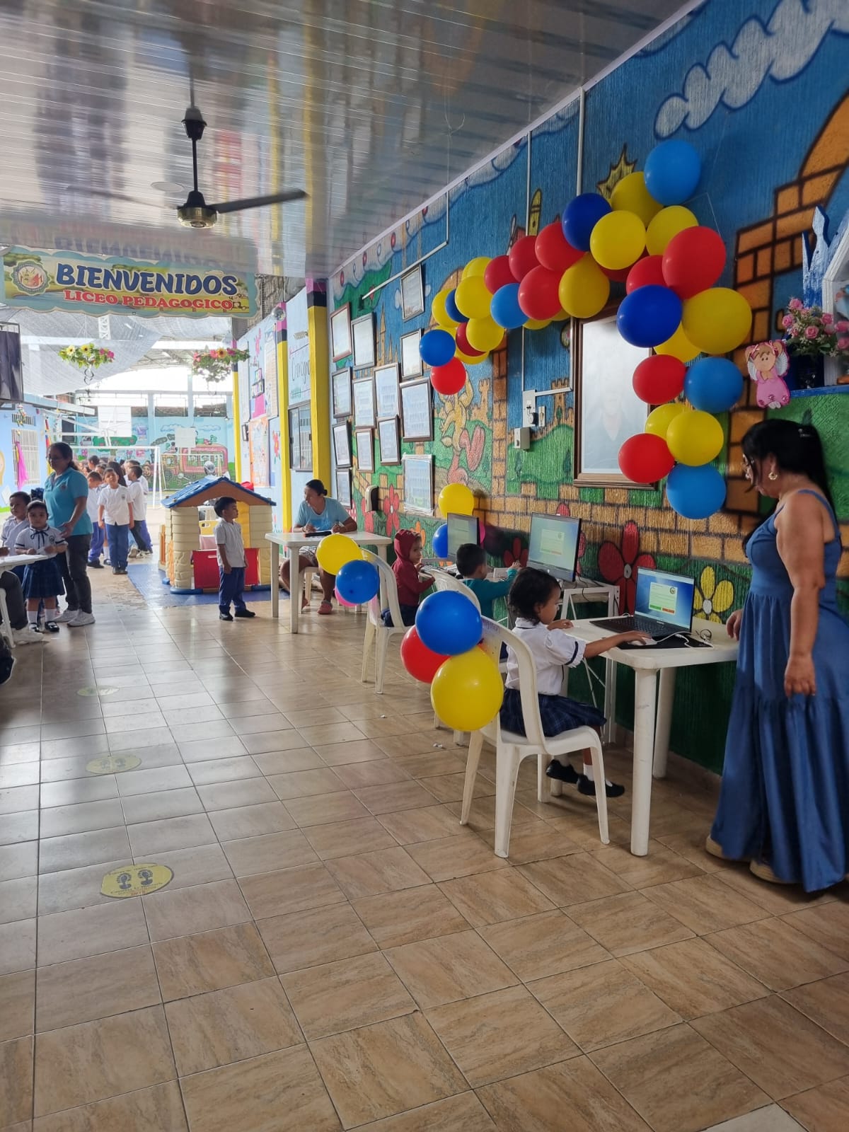 Estudiantes participando en la elección del personero escolar - Proceso democrático estudiantil